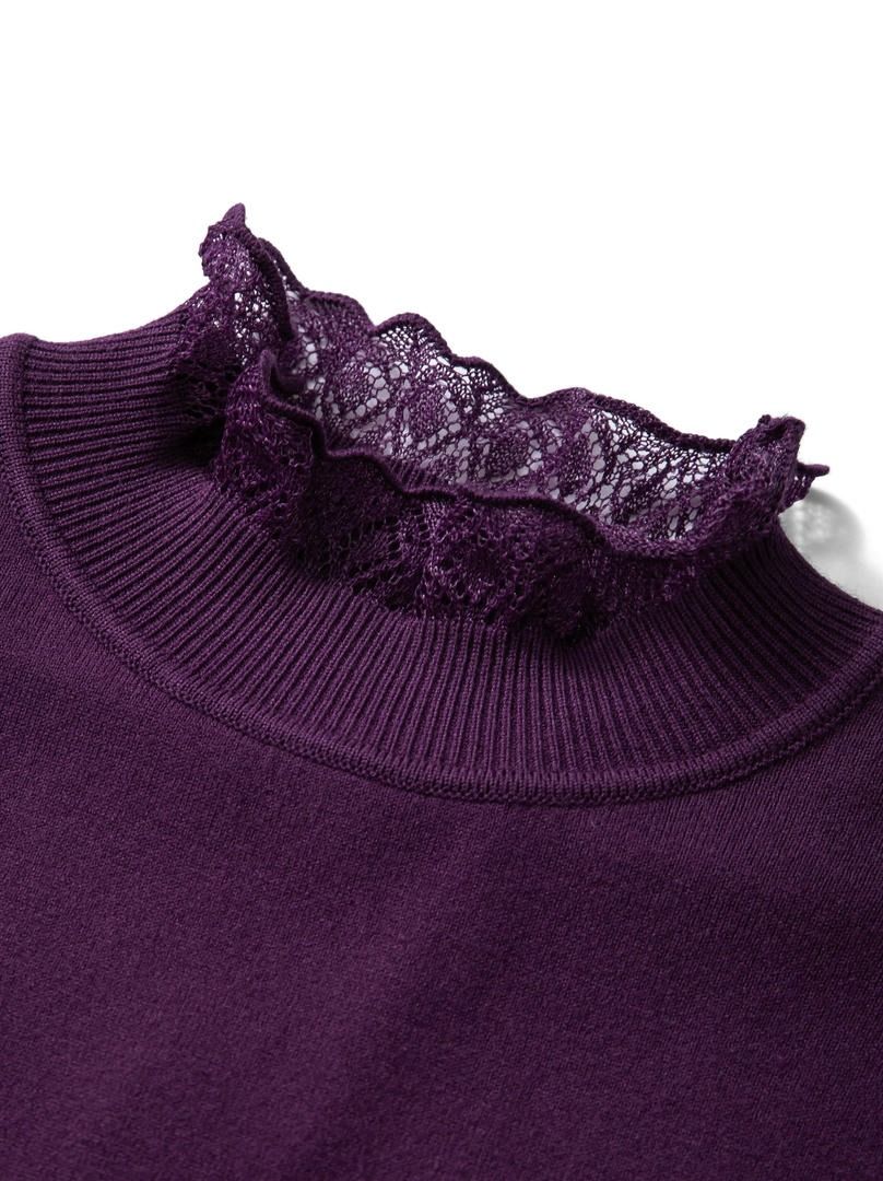 Knit Pullover with Ruffle Collar